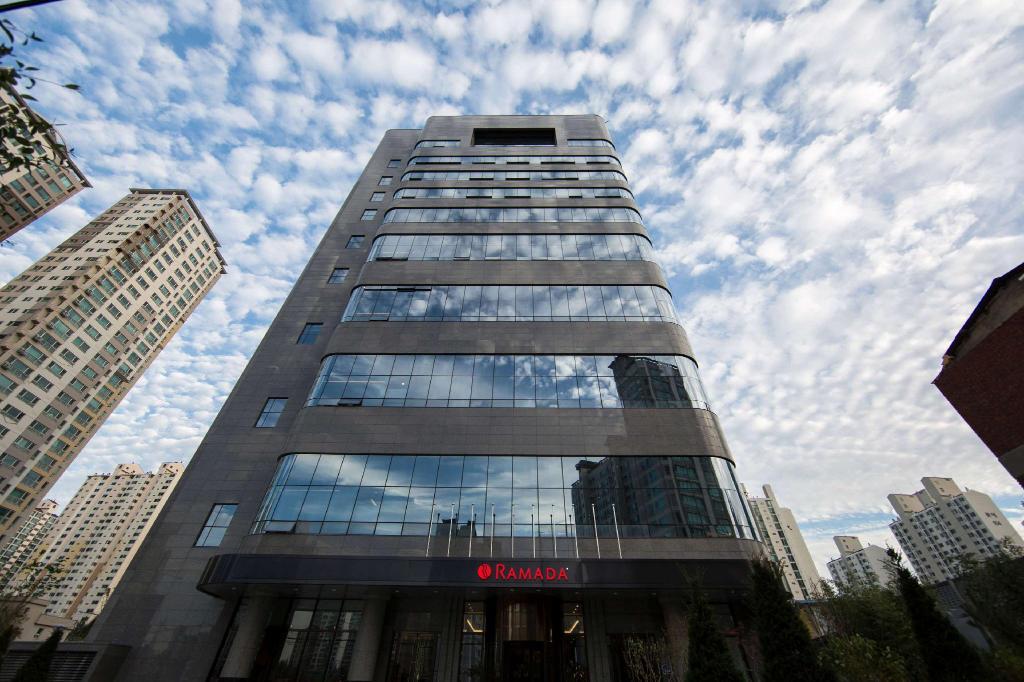 Ramada By Wyndham Seoul Sindorim Hotell Exteriör bild